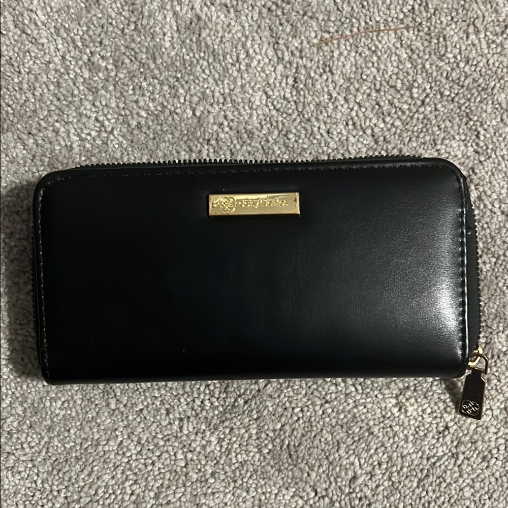 Daisy Fuentes Black Leather Wallet